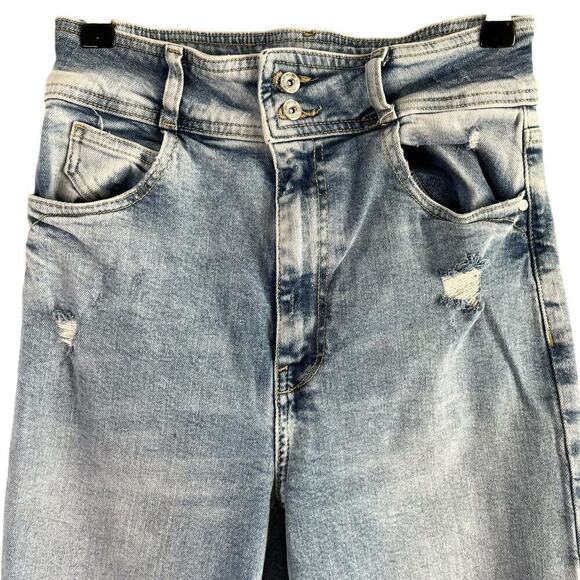 Zara High Rise Vintage Straight Leg Distressed Jeans in Light Blue Wash, Size 4 - Picture 2 of 9